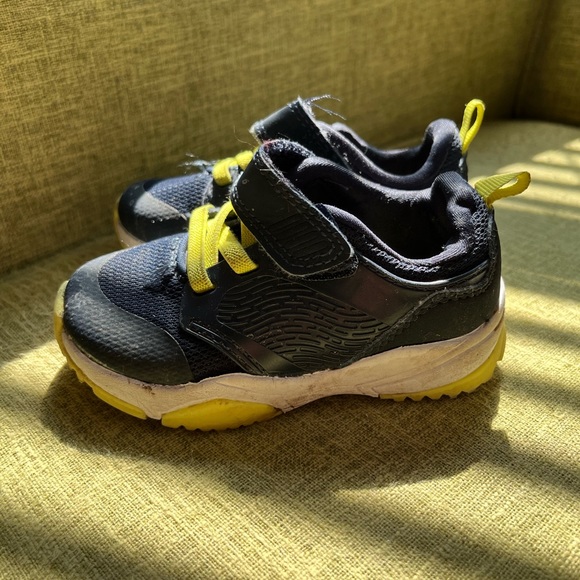 Cat & jack sneakers - Picture 5 of 5